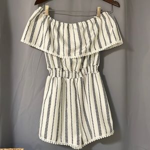 Off the shoulder print romper. Size S.